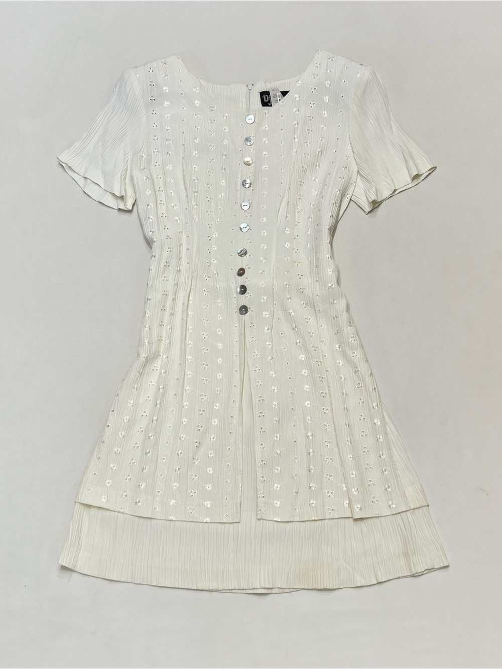 Vintage 80s White Crinkle Mini Dress Sz Small Shell Button Floral Embroidery